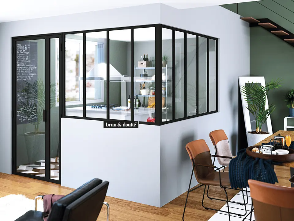 Verrière intérieure en aluminium noir avec porte coulissante – séparation cuisine salon moderne