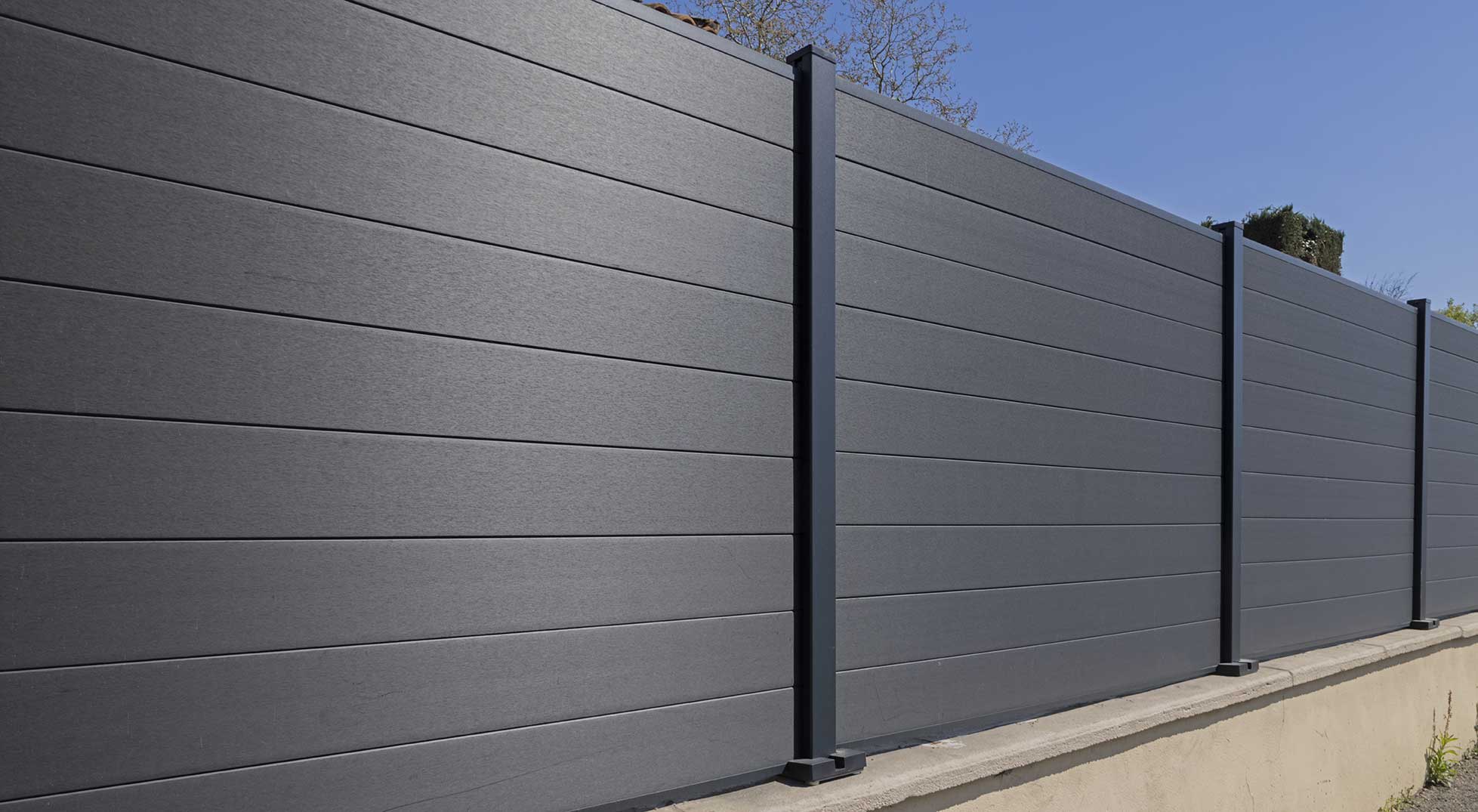 Clôture aluminium à lames horizontales pleines coloris gris