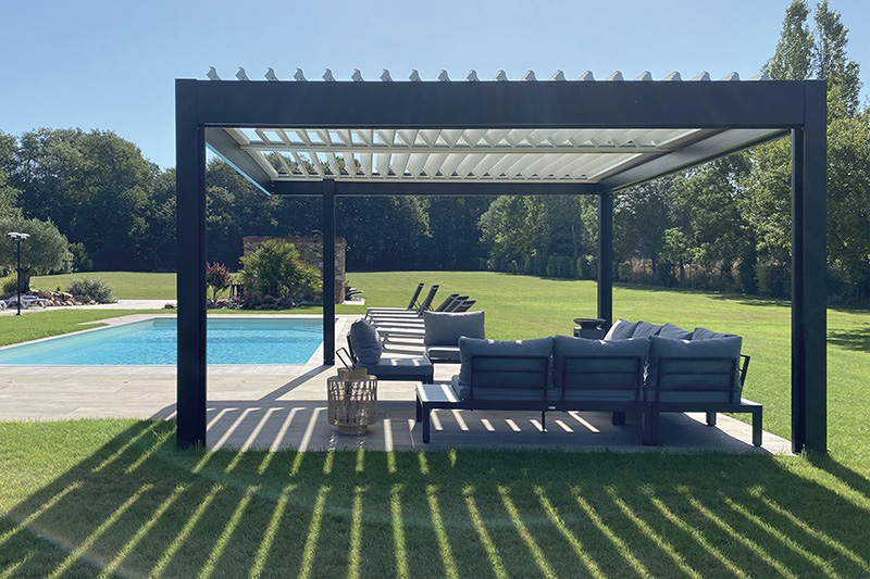 5 avantages de la pergola bioclimatique - Clin Menuiserie
