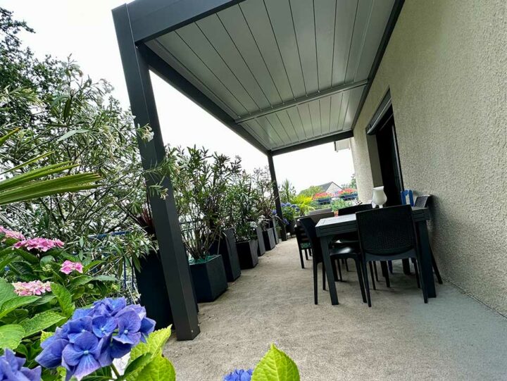 Pergola bioclimatique et carport : aménagez vos extérieurs avant l&rsquo;été